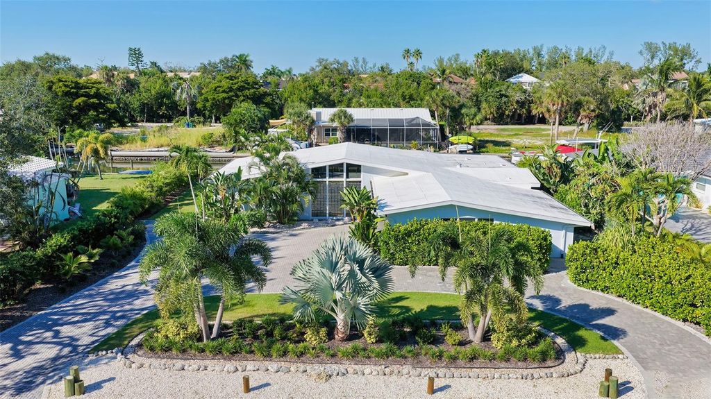 Photo of 619 Buttonwood Drive, Longboat Key, FL 34228 (MLS # A4640109)