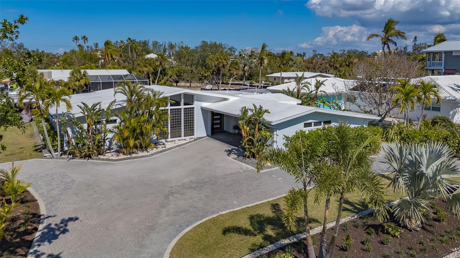619 BUTTONWOOD DRIVE