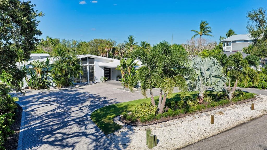 Photo of 619 Buttonwood Drive, Longboat Key, FL 34228 (MLS # A4640109)