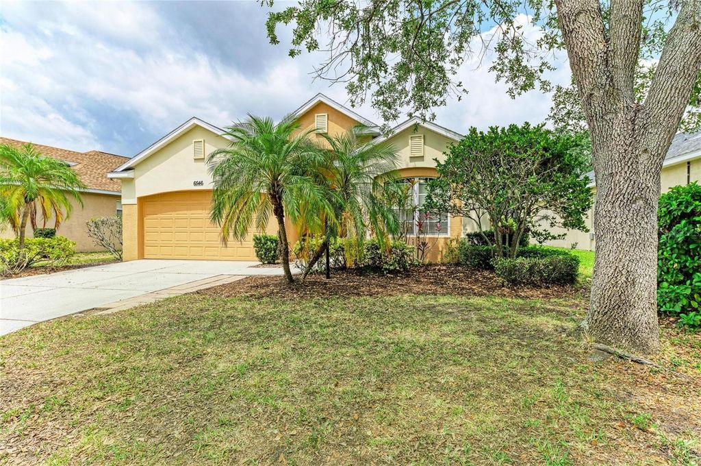 Photo of 6546 Blue Grosbeak Cir, Lakewood Ranch, FL 34202 (MLS # A4650360)