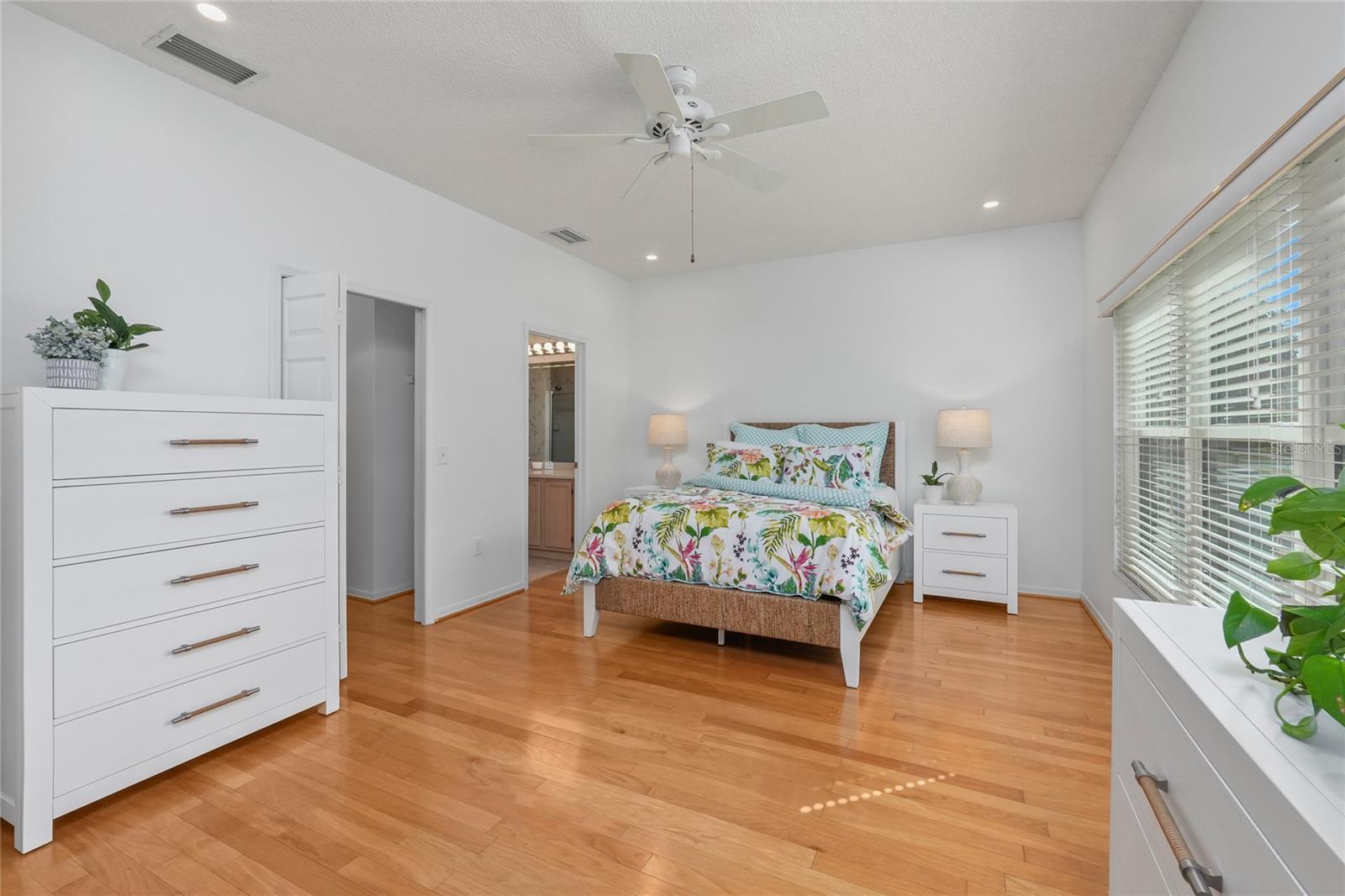 TEALWOOD VILLAS - Residential