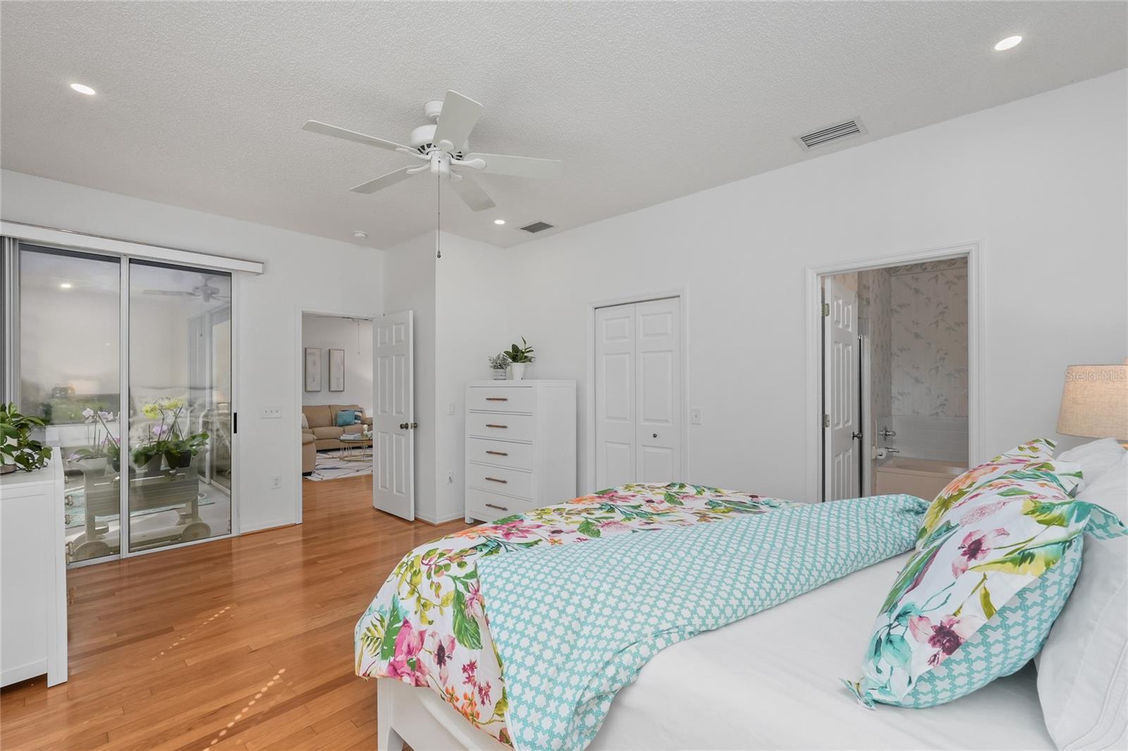 TEALWOOD VILLAS - Residential