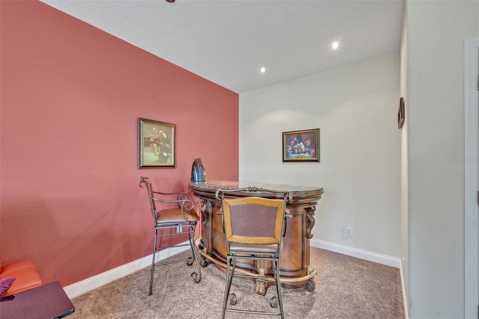 VILLAGE GREEN - Residential