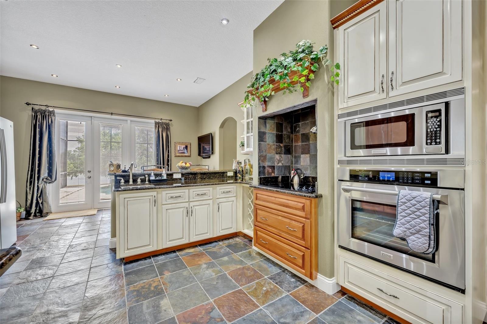 VILLAGE GREEN - Residential