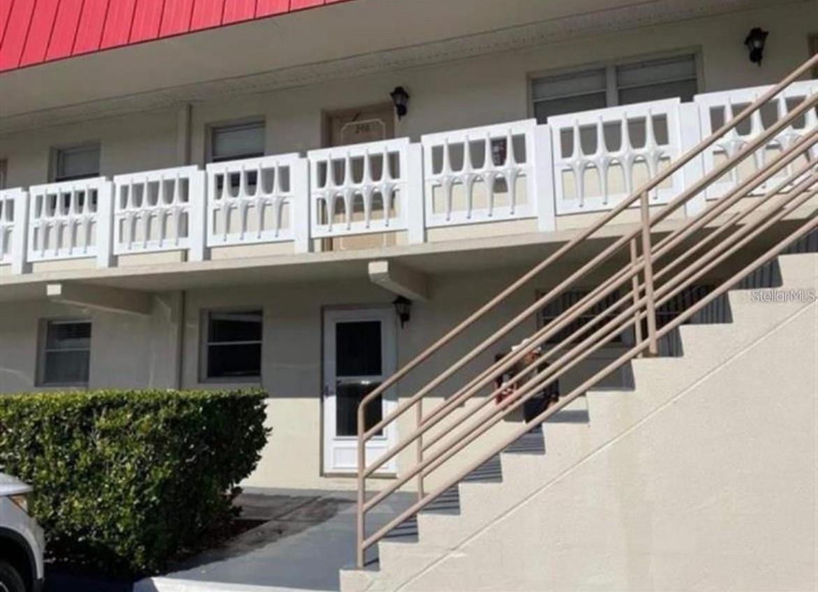 RIVERSIDE CONDO - Residential Lease