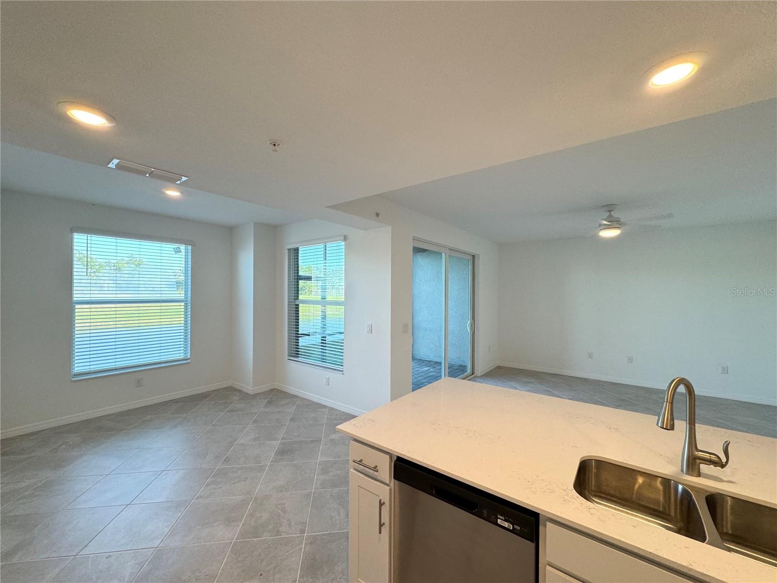 WELLEN PARK GOLF & COUNTRY CLUB - Residential Lease