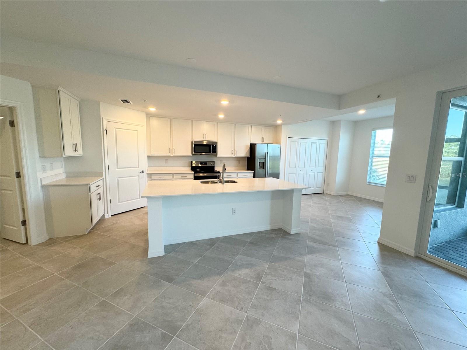 WELLEN PARK GOLF & COUNTRY CLUB - Residential Lease