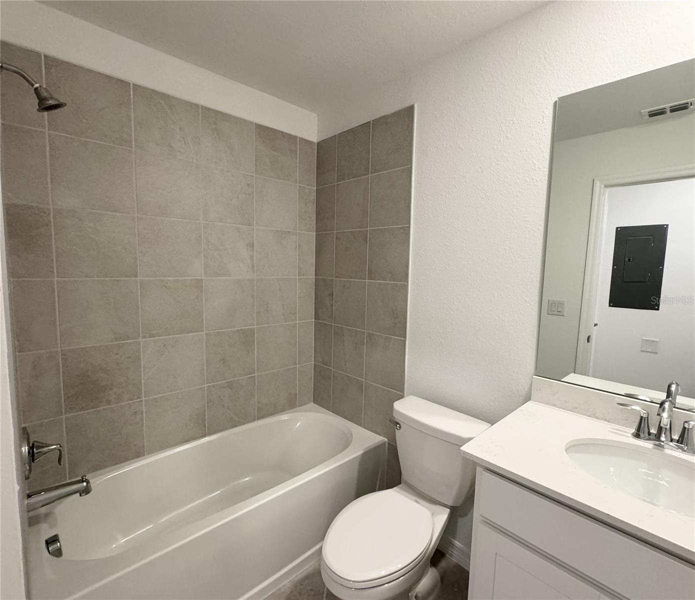 WELLEN PARK GOLF & COUNTRY CLUB - Residential Lease