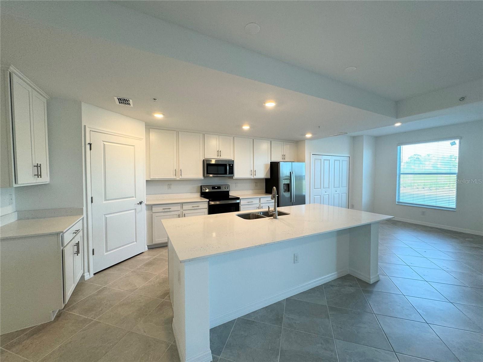 WELLEN PARK GOLF & COUNTRY CLUB - Residential Lease