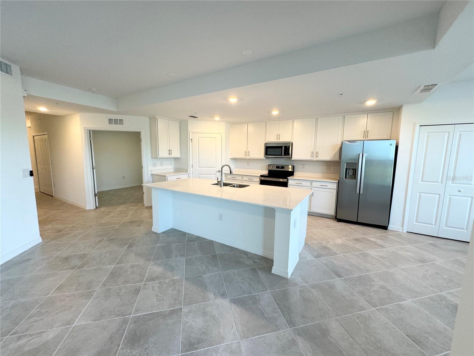 WELLEN PARK GOLF & COUNTRY CLUB - Residential Lease