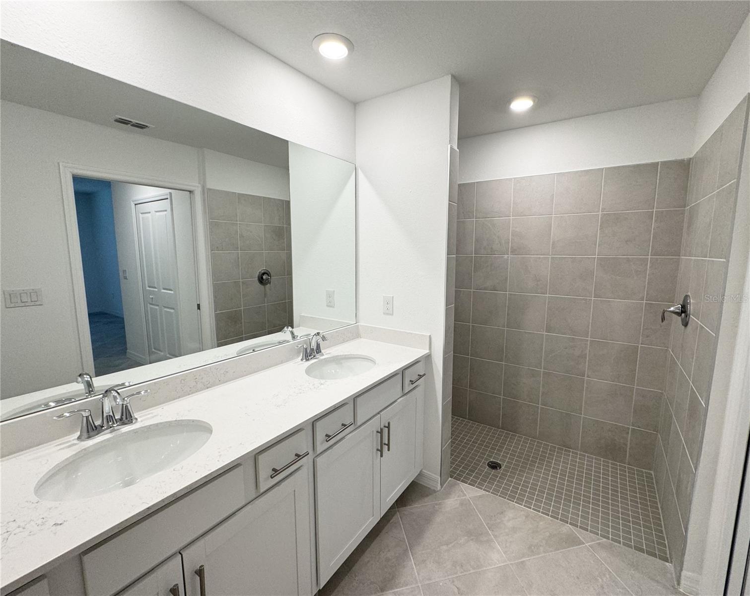 WELLEN PARK GOLF & COUNTRY CLUB - Residential Lease