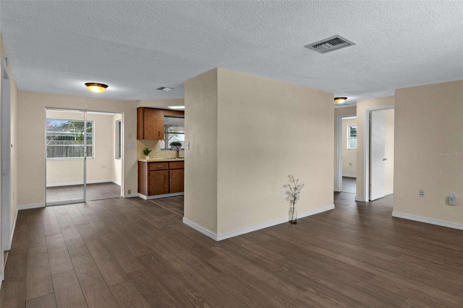 REGENCY PARK - Residential