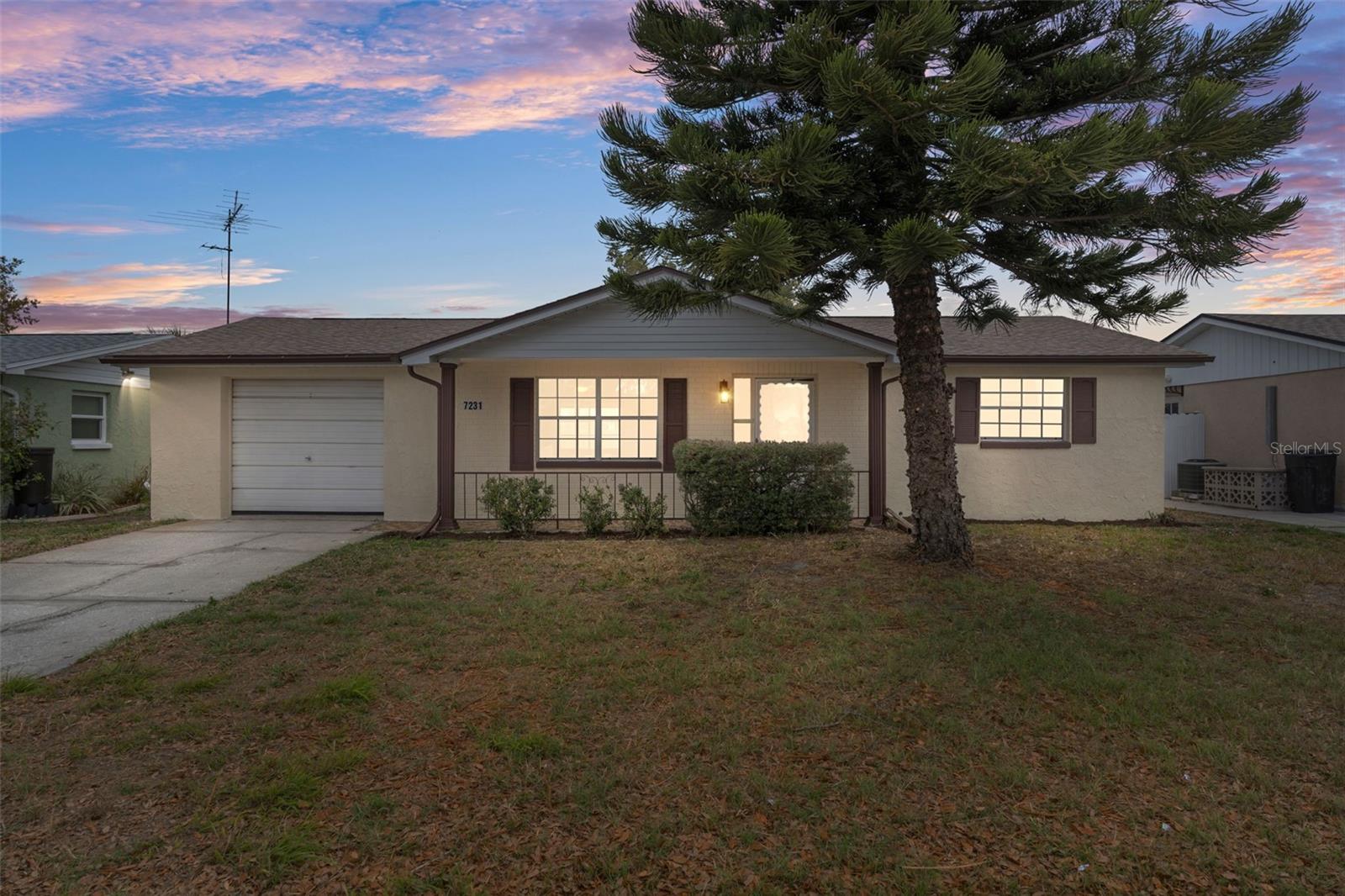 7231 OAK CREST DRIVE