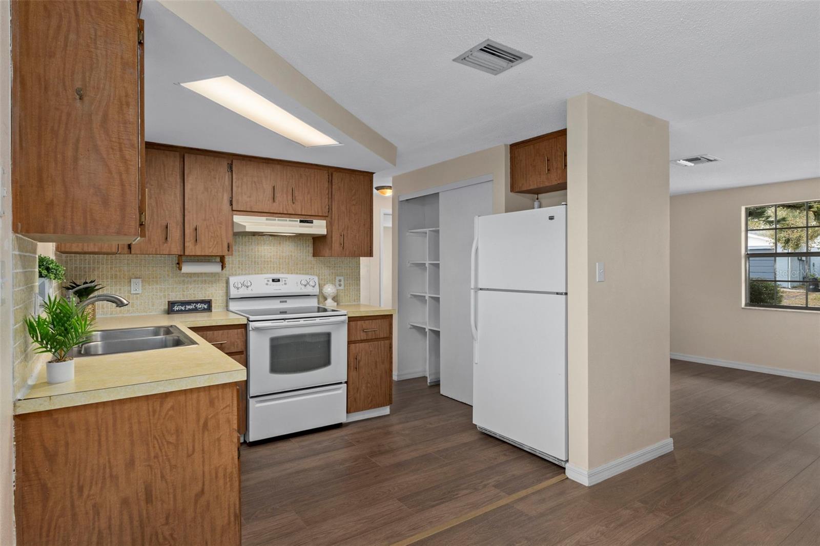 REGENCY PARK - Residential