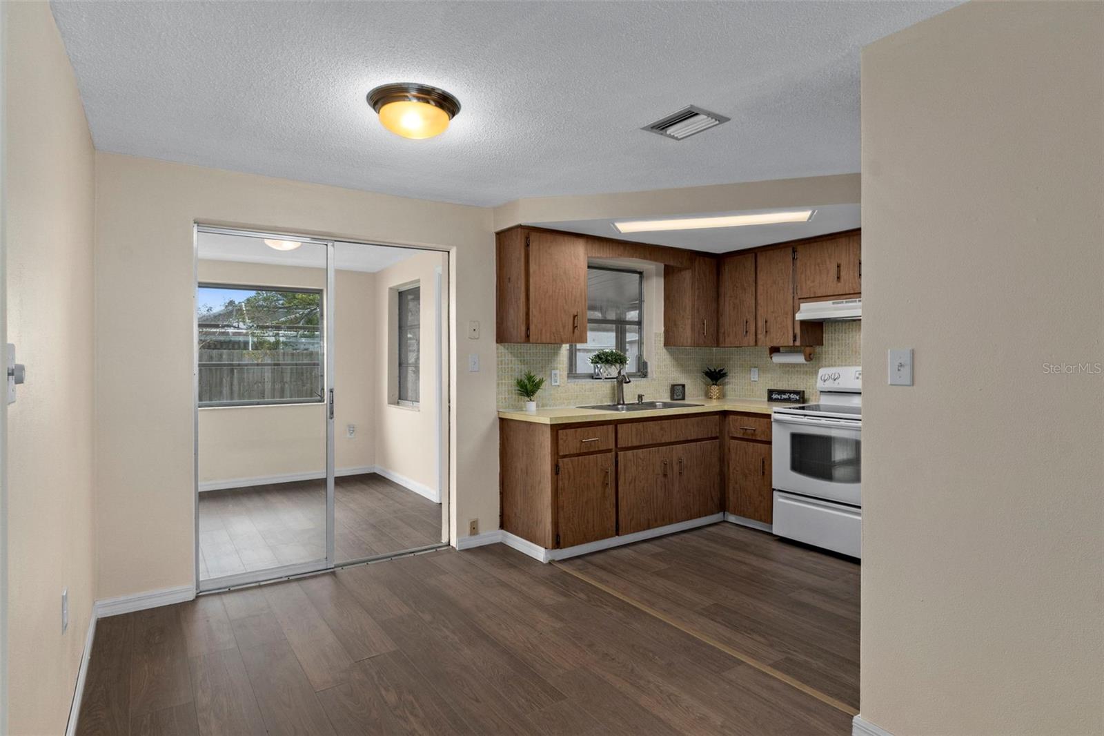 REGENCY PARK - Residential