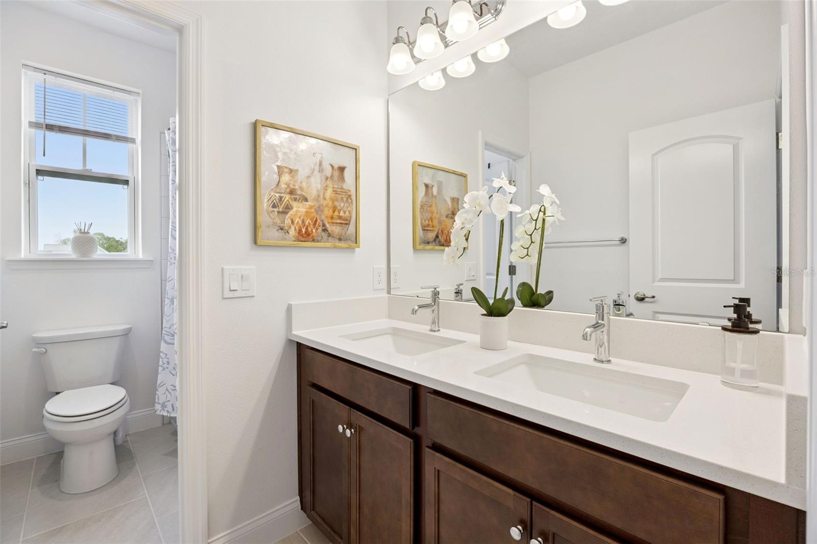 Oakland, Florida, 34787, United States, 5 Bedrooms Bedrooms, ,3 BathroomsBathrooms,Residential,Active,2045739