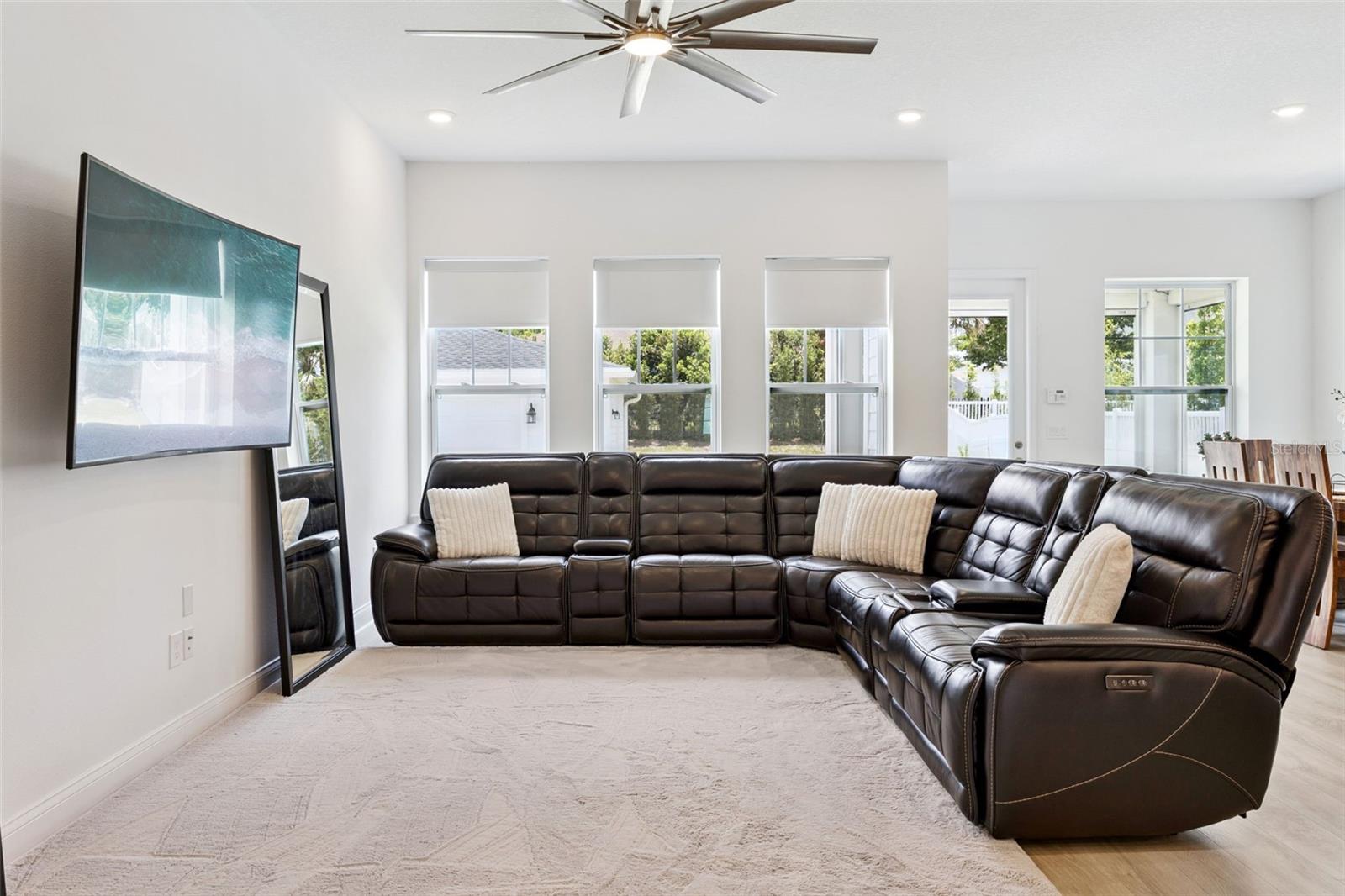 Oakland, Florida, 34787, United States, 5 Bedrooms Bedrooms, ,3 BathroomsBathrooms,Residential,Active,2045739
