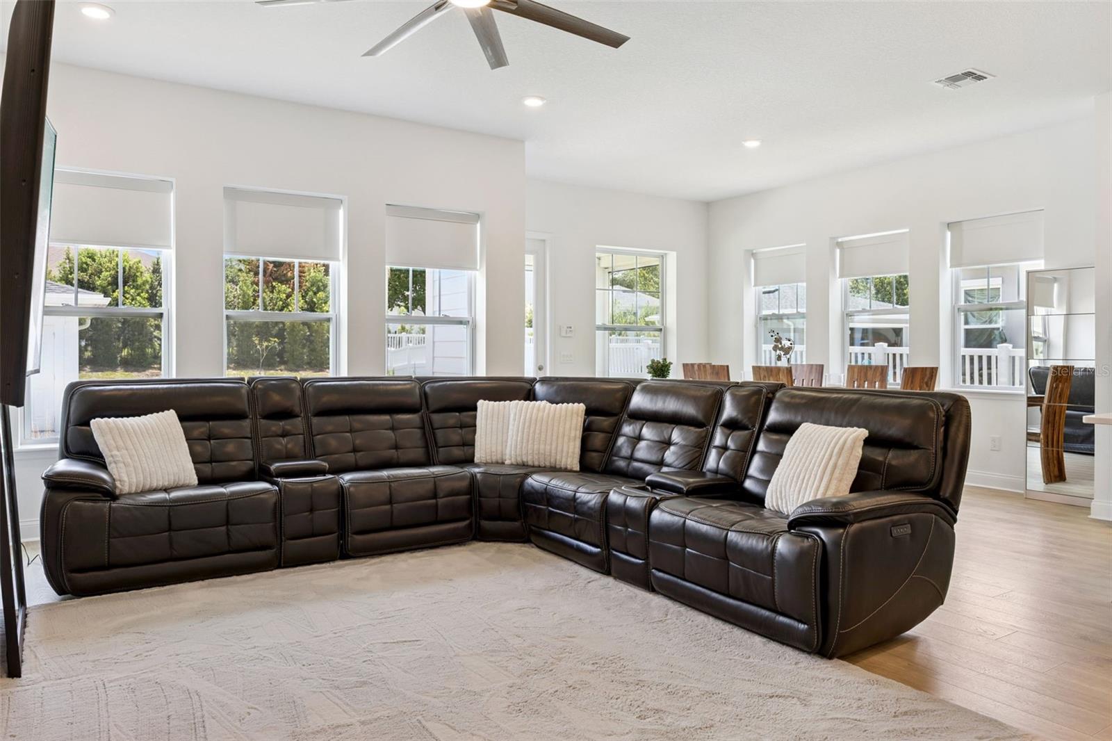 Oakland, Florida, 34787, United States, 5 Bedrooms Bedrooms, ,3 BathroomsBathrooms,Residential,Active,2045739