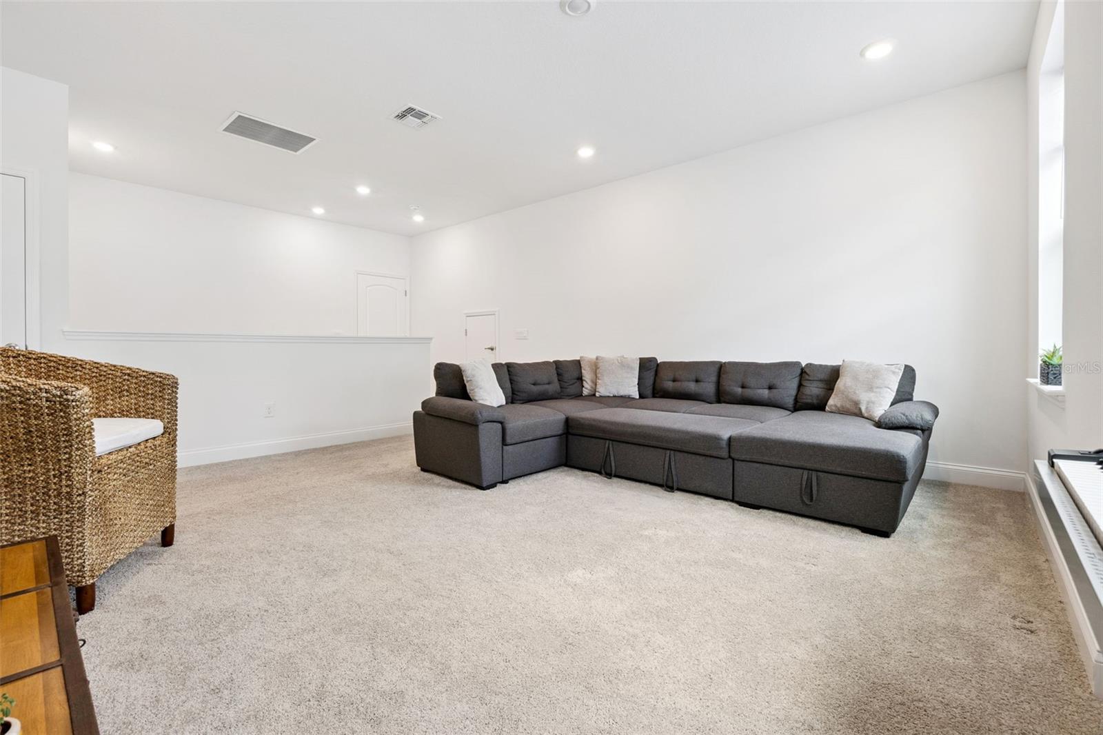 Oakland, Florida, 34787, United States, 5 Bedrooms Bedrooms, ,3 BathroomsBathrooms,Residential,Active,2045739