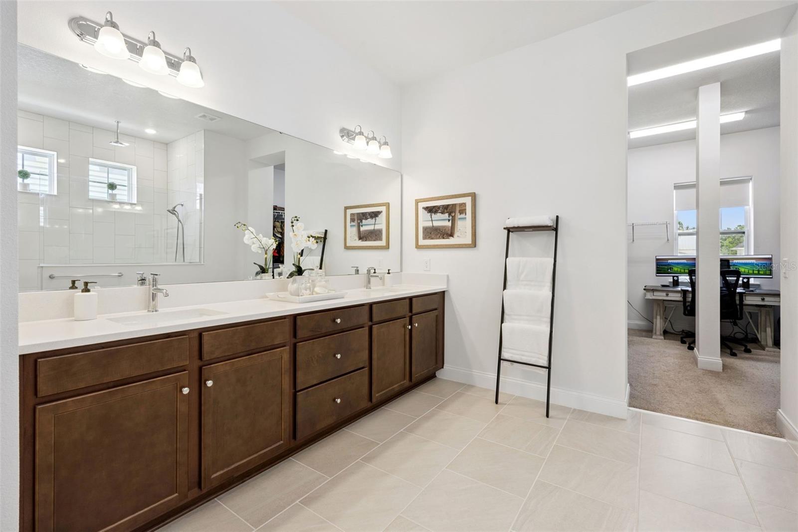 Oakland, Florida, 34787, United States, 5 Bedrooms Bedrooms, ,3 BathroomsBathrooms,Residential,Active,2045739
