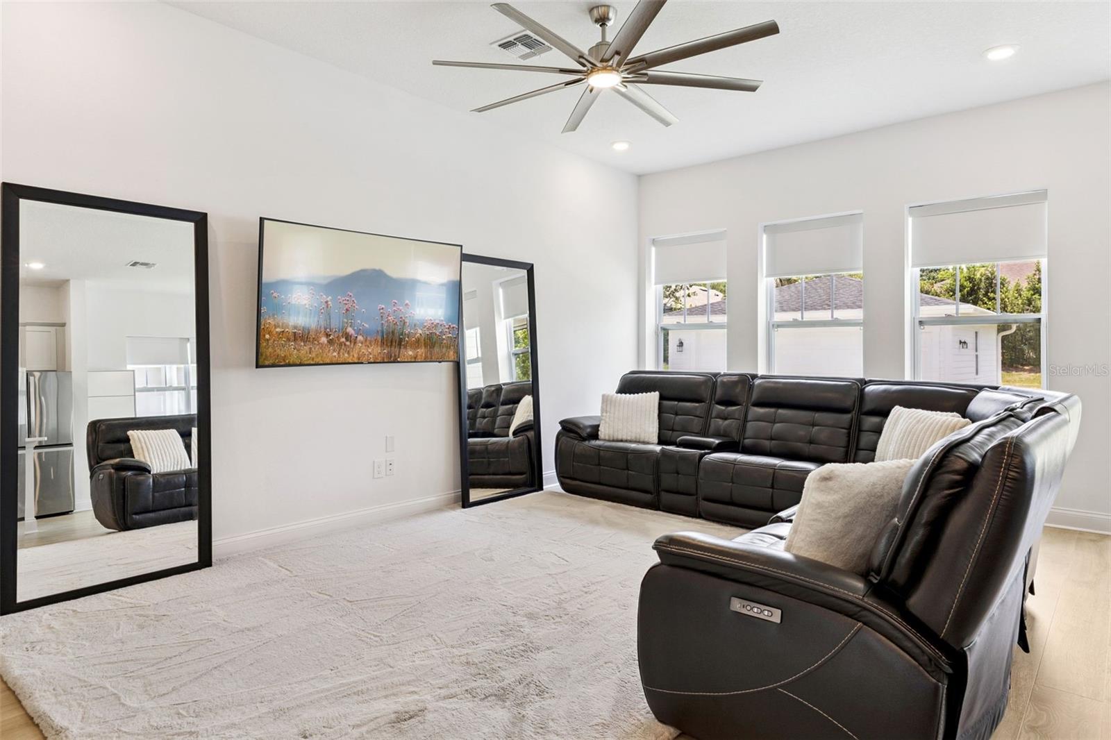 Oakland, Florida, 34787, United States, 5 Bedrooms Bedrooms, ,3 BathroomsBathrooms,Residential,Active,2045739