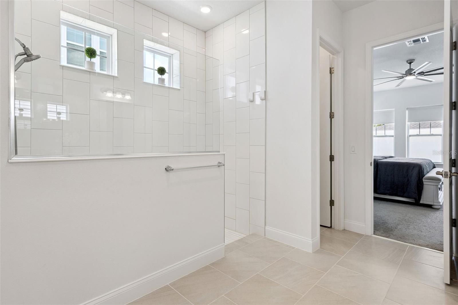 Oakland, Florida, 34787, United States, 5 Bedrooms Bedrooms, ,3 BathroomsBathrooms,Residential,Active,2045739
