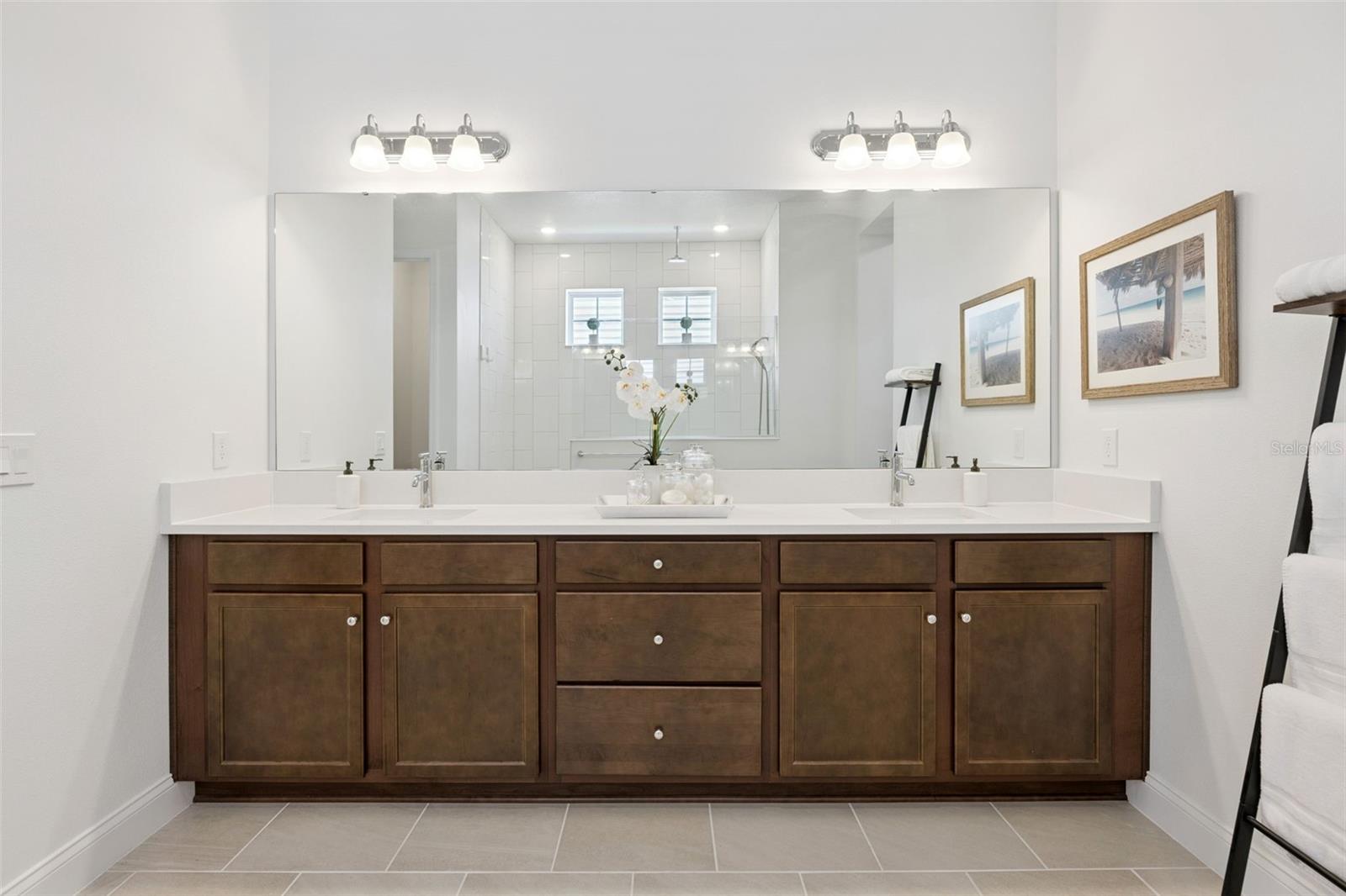 Oakland, Florida, 34787, United States, 5 Bedrooms Bedrooms, ,3 BathroomsBathrooms,Residential,Active,2045739