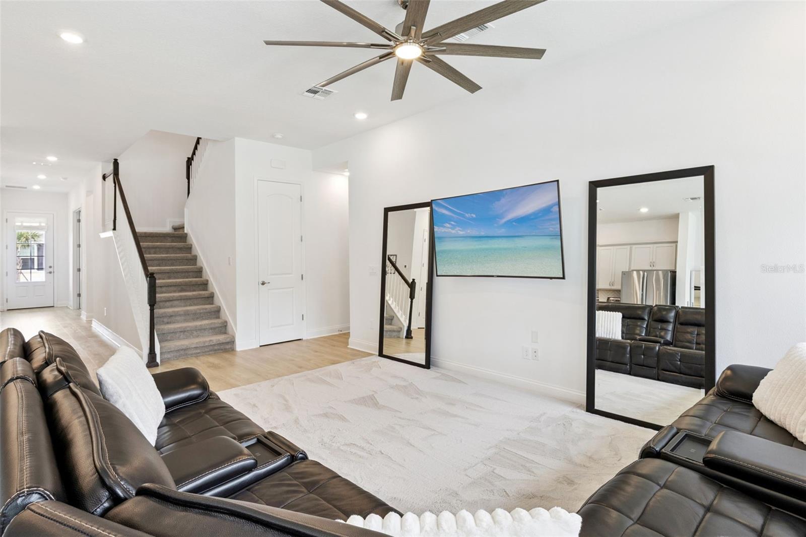 Oakland, Florida, 34787, United States, 5 Bedrooms Bedrooms, ,3 BathroomsBathrooms,Residential,Active,2045739