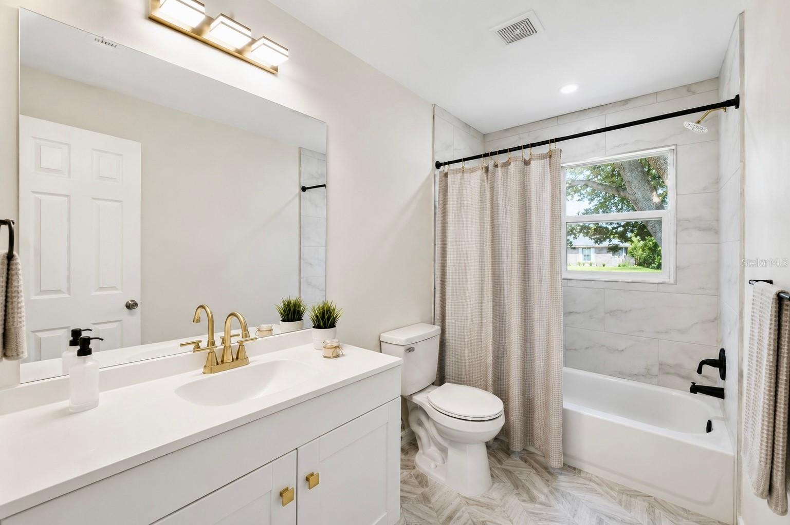 DELTONA LAKES UNIT 10 IN 25 & 36 18 30 - Residential