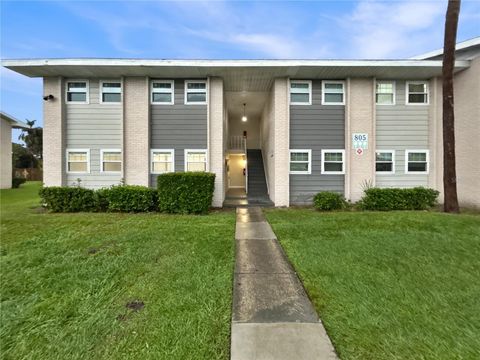 Photo of 805 Sky Lake Circle #A, Orlando, FL 32809 (MLS # O6359090)