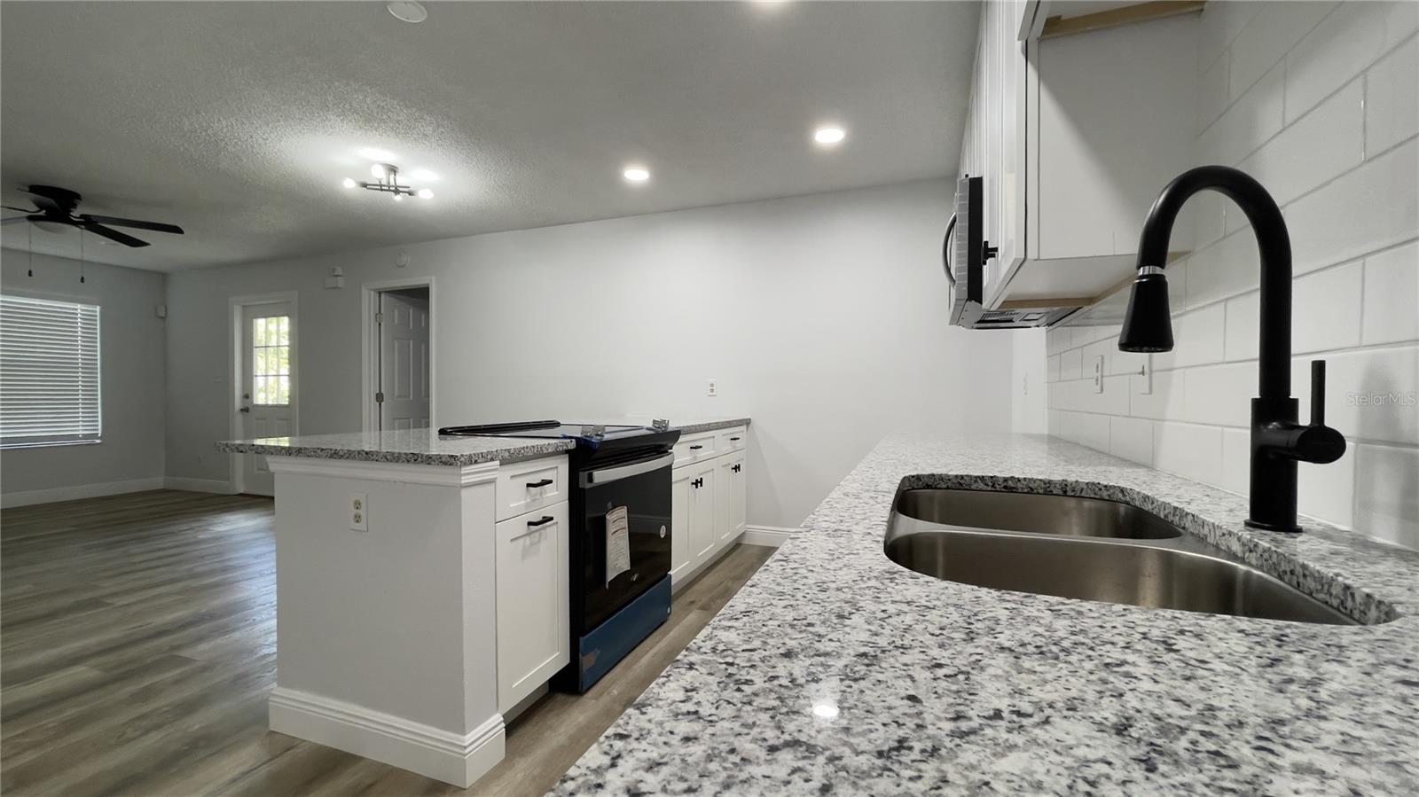 OAKLAND VILLAGE SEC 3 - Residential