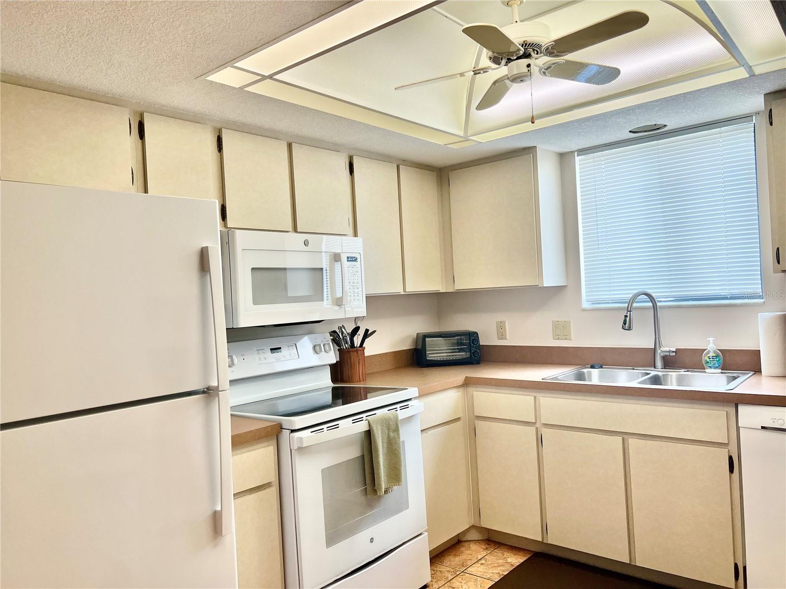 RUDDER CLUB CONDO - Residential Lease