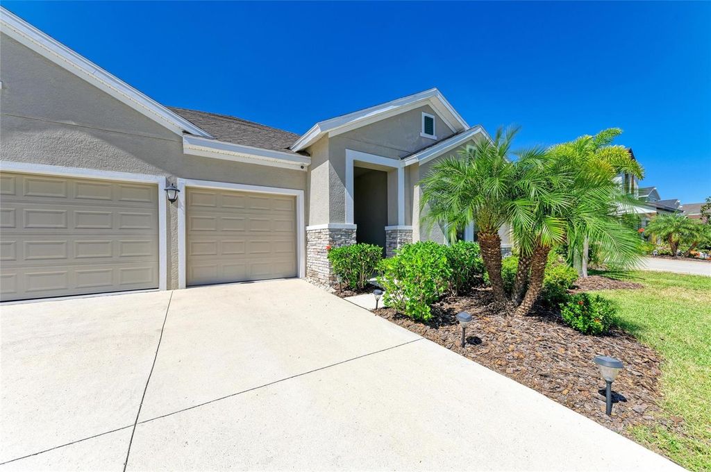 Photo of 8318 Abalone Loop, Parrish, FL 34219 (MLS # A4668543)