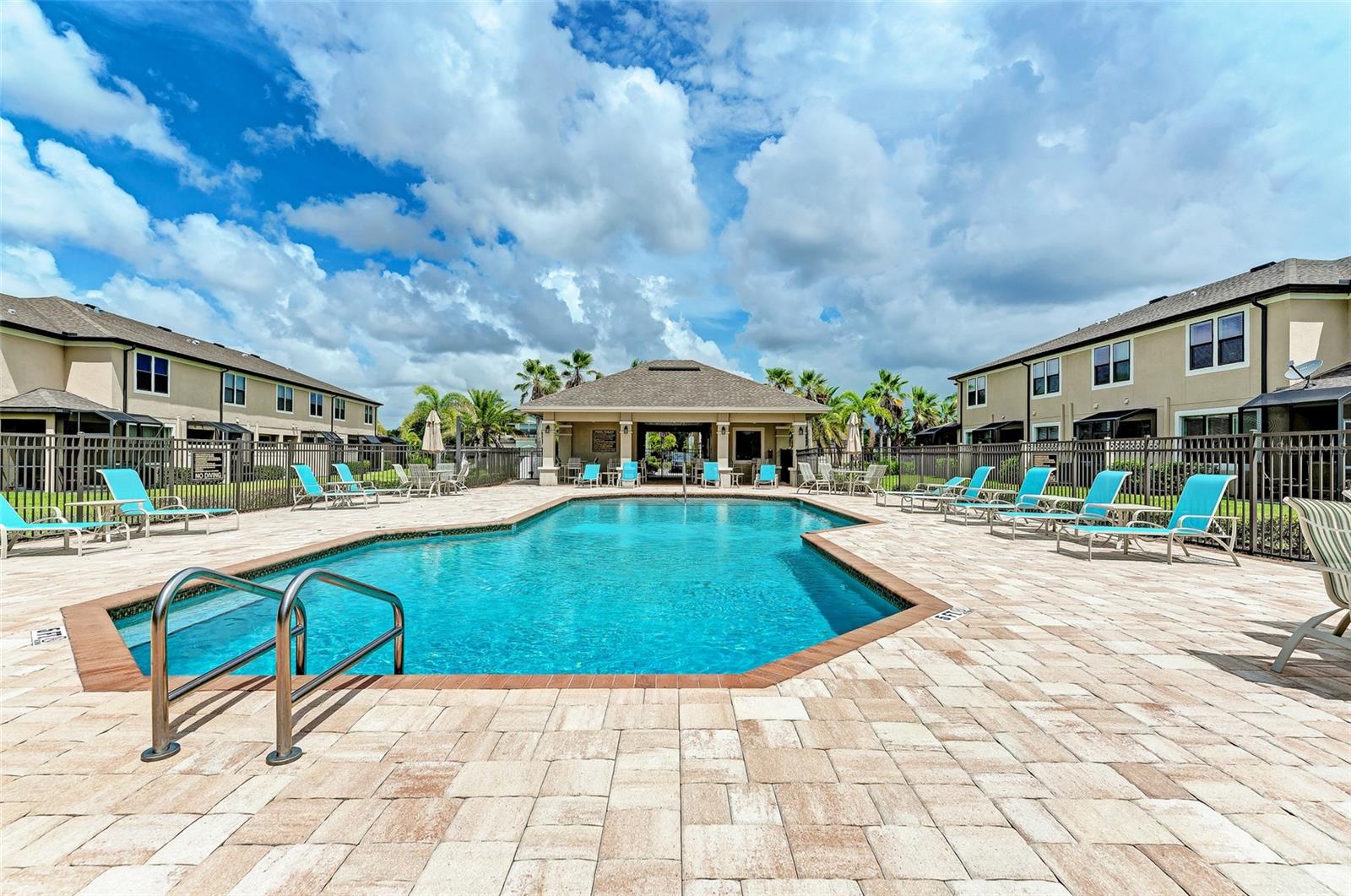 CREEKWOOD TWNHMS - Residential