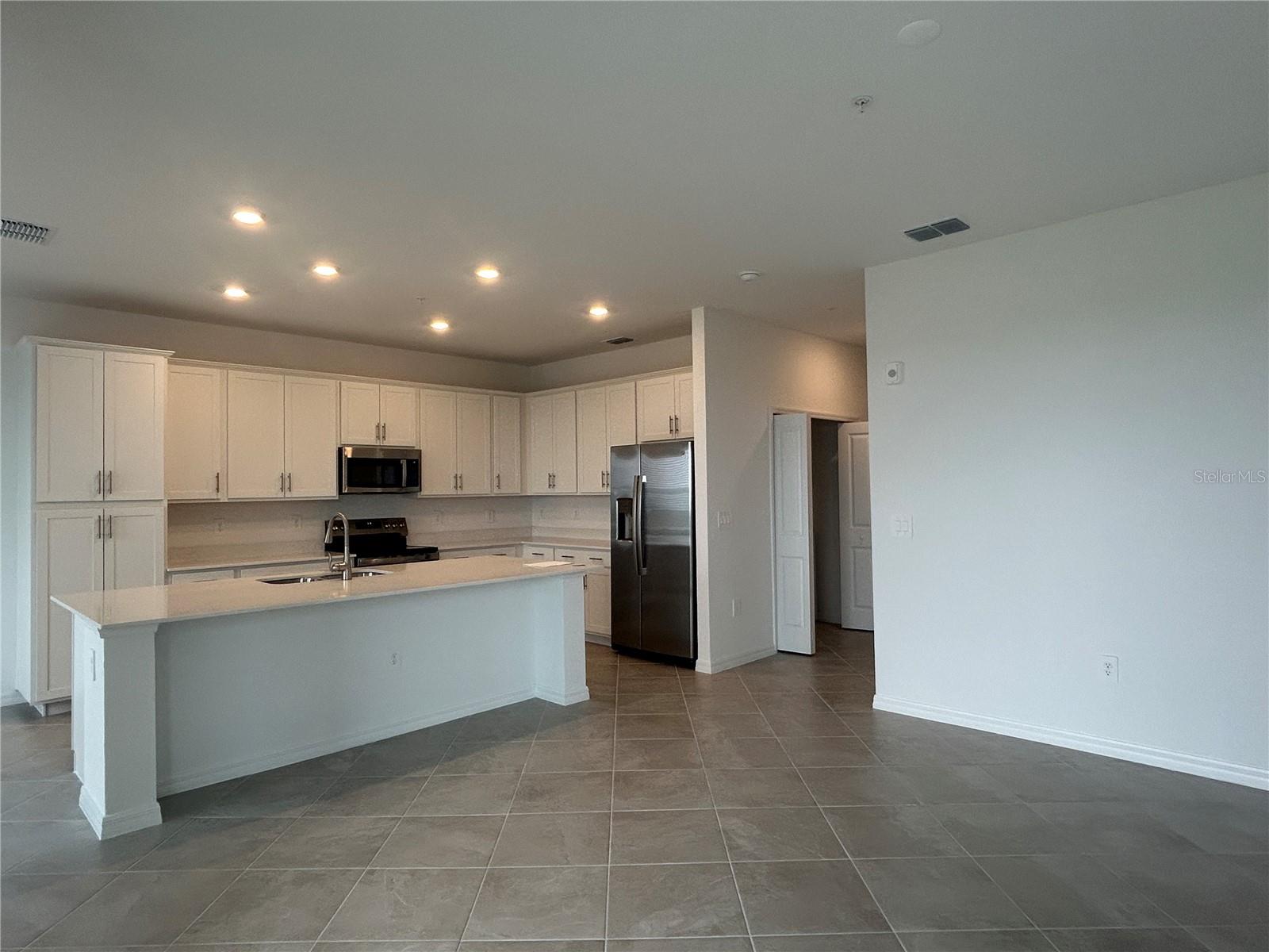 WELLEN PARK GOLF & COUNTRY CLUB - Residential Lease