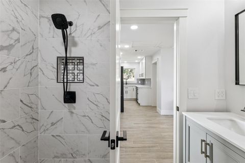 Tiny photo for 118 N Grandview Street, Mount Dora, FL 32757 (MLS # G5108730)