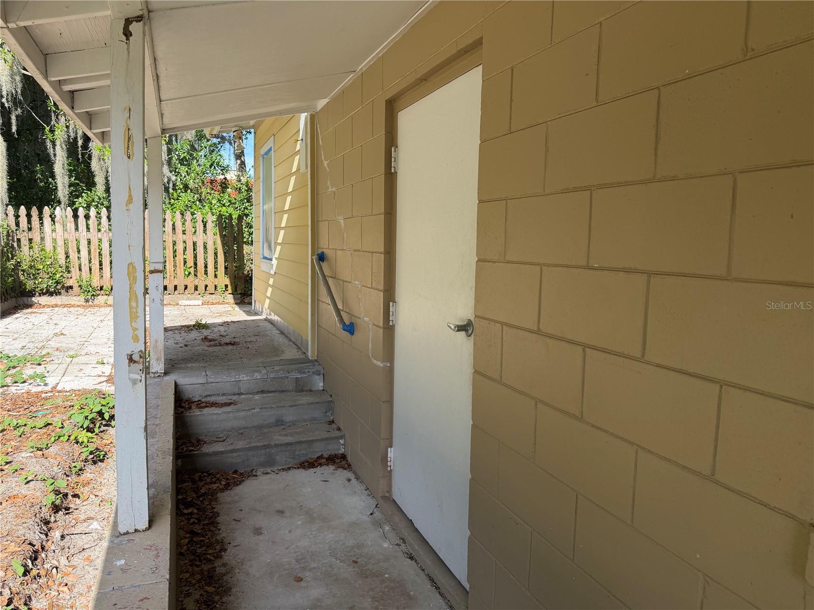 MOUNT DORA HOUGH - Residential