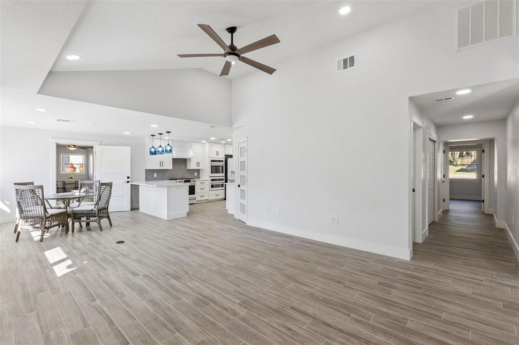 Photo of 118 N Grandview Street, Mount Dora, FL 32757 (MLS # G5108730)