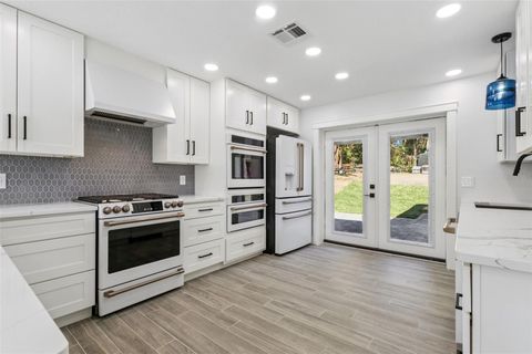 Tiny photo for 118 N Grandview Street, Mount Dora, FL 32757 (MLS # G5108730)