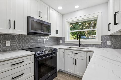 Tiny photo for 118 N Grandview Street, Mount Dora, FL 32757 (MLS # G5108730)