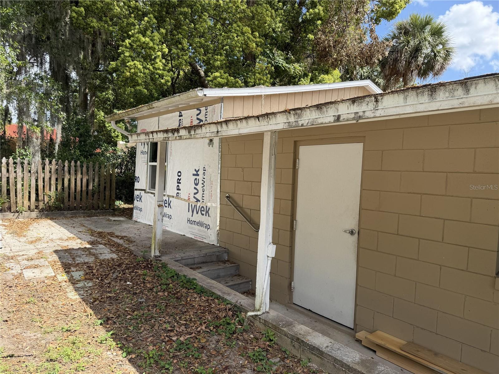 MOUNT DORA HOUGH - Residential