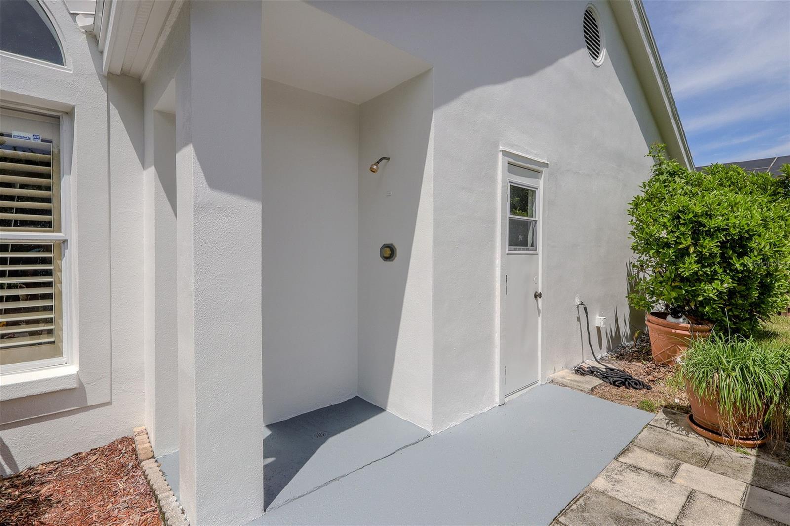 CARROLLWOOD VILLAGE - Residential