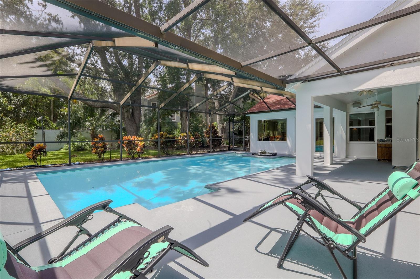 CARROLLWOOD VILLAGE - Residential