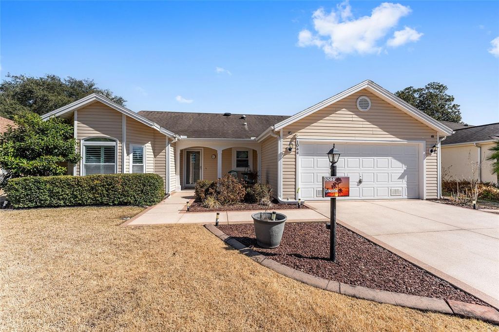 Photo of 1044 Soledad Way, Lady Lake, FL 32159 (MLS # G5107914)