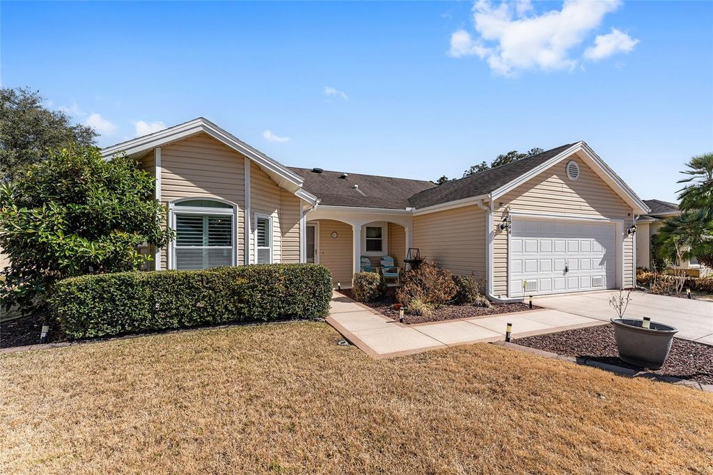 Photo of 1044 Soledad Way, Lady Lake, FL 32159 (MLS # G5107914)