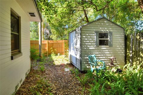 A home in LAKELAND