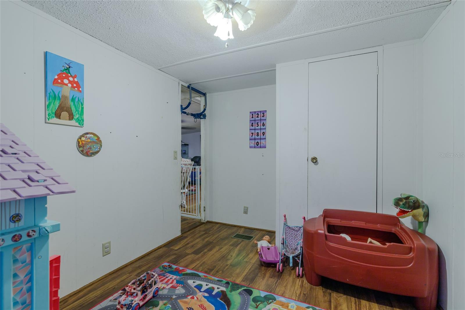 LAKE TROPICANA RANCHETTES 03 - Residential