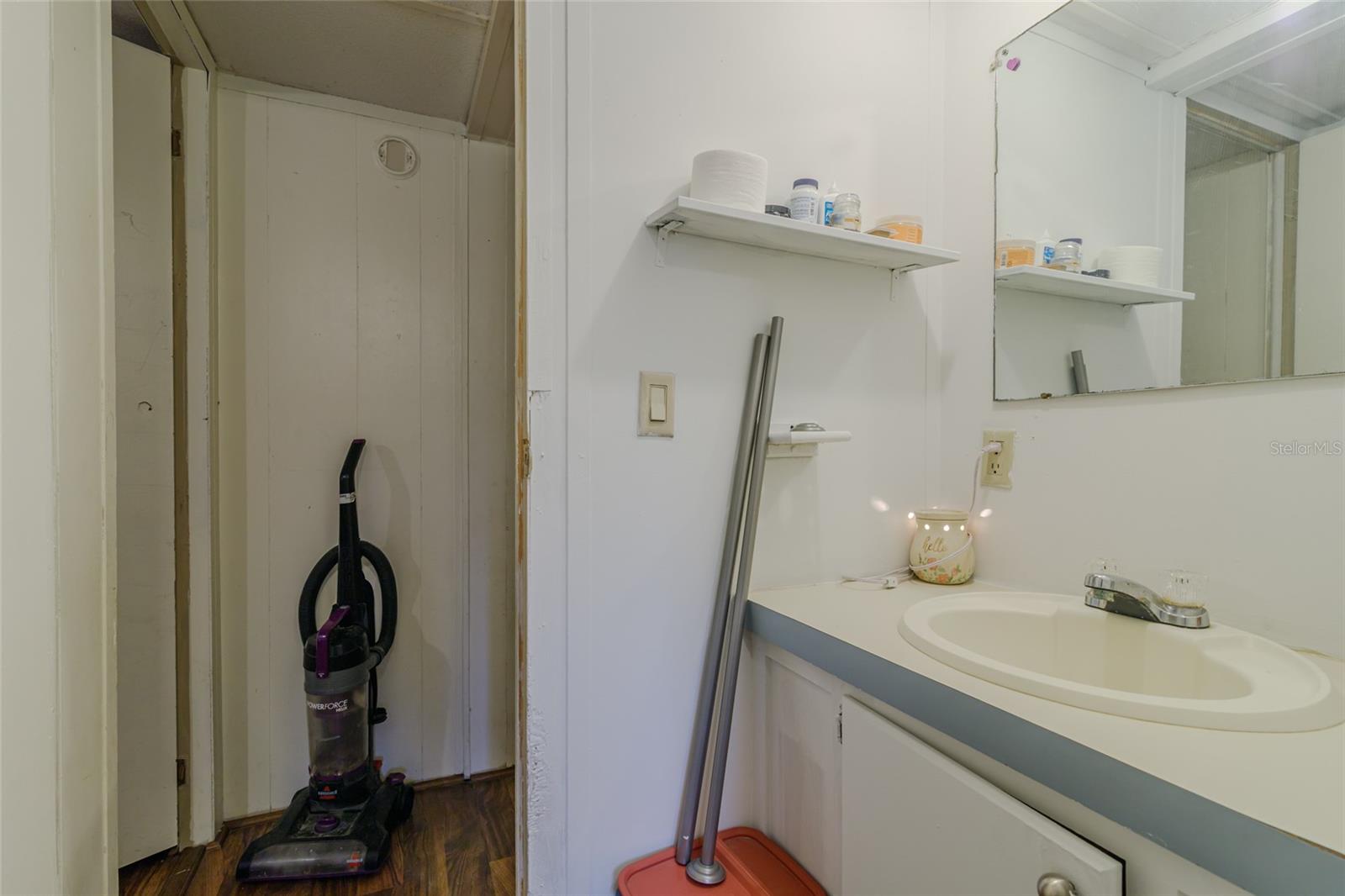 LAKE TROPICANA RANCHETTES 03 - Residential