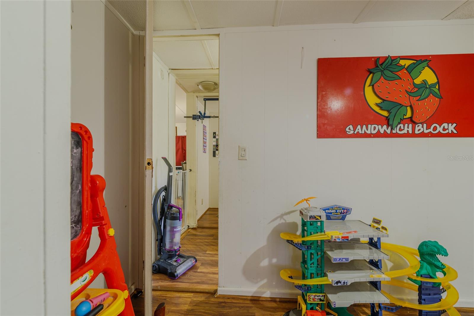 LAKE TROPICANA RANCHETTES 03 - Residential