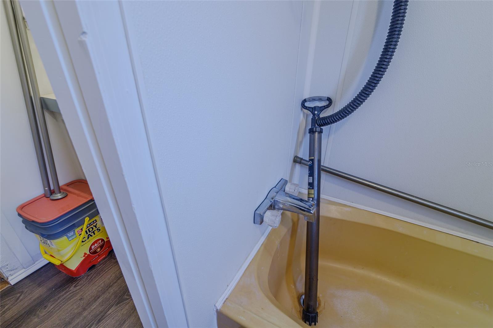 LAKE TROPICANA RANCHETTES 03 - Residential